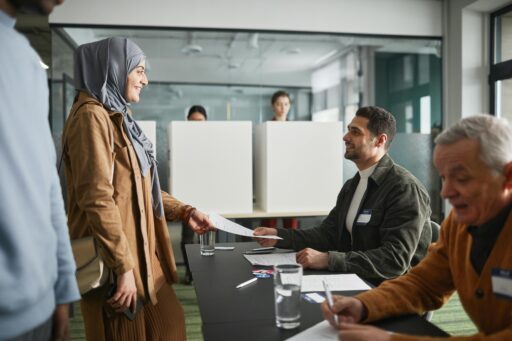 can Lebanese have dual citizenship  - woman submitting application