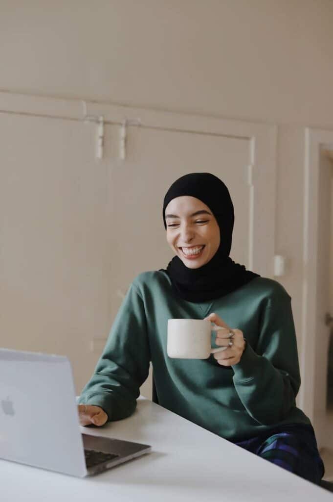 Locals and foreigners alike are in search of the best internet provider in Saudi Arabia. Photo by Good Faces&nbsp;on Unsplash