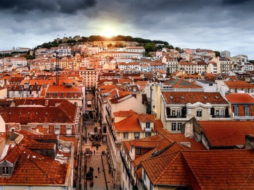 Essentially, the Portugal non-habitual residence tax regime was devised to attract high value residents from abroad. | Photo: Pixabay