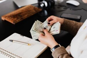 Global financial advisors specialize in helping individuals and businesses navigate complex international markets, cross-border taxation, and offshore investment structures.