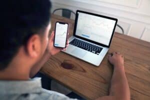 A significant advantage of online financial advisors is their cost-effectiveness. Traditional human financial advisors often charge higher financial advisor fees, which may act as a barrier for individuals with limited investable assets.