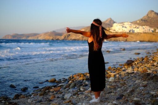 knowing the pros and cons of Living in Greece to enjoy the country