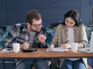 Transparency in the best financial advisor companies should reveal any potential conflicts of interest, such as receiving commissions from financial products they recommend, allowing clients to evaluate the impartiality of the advice provided.