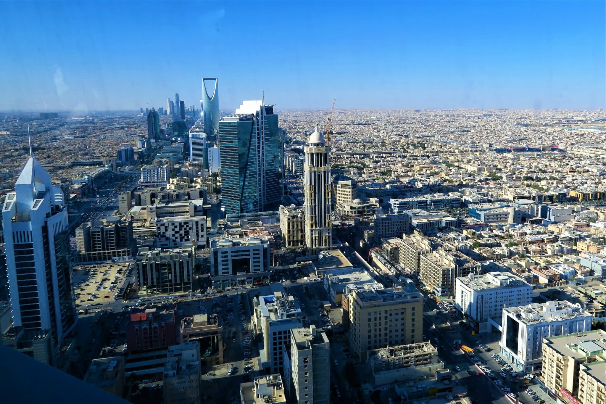 Investing in Saudi Arabia is tricky but rewarding. Read the guide below to learn more.