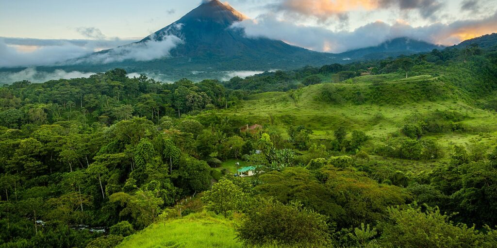 How to invest in US and international stocks from Costa Rica