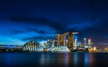 There are various reasons why so many people want to live in Singapore. It's a great city to fall in love with!