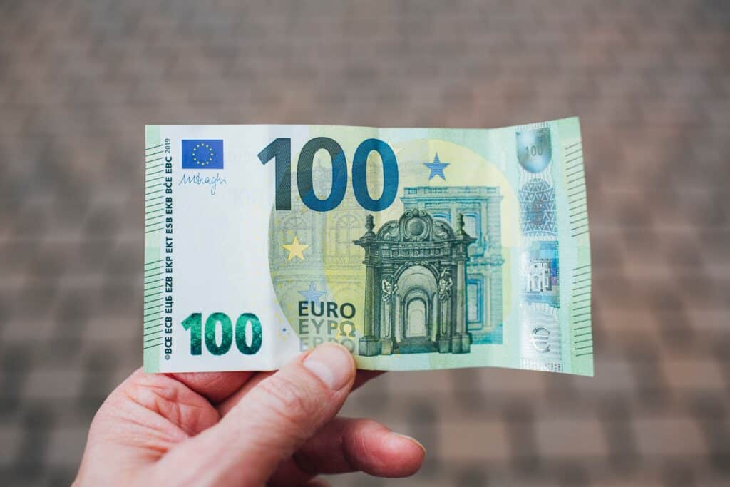 100 euros