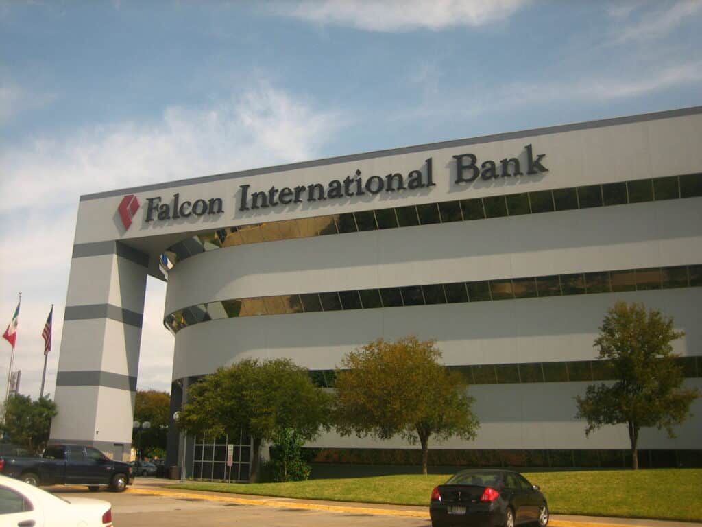 Falcon International Bank Laredo TX IMG 1945