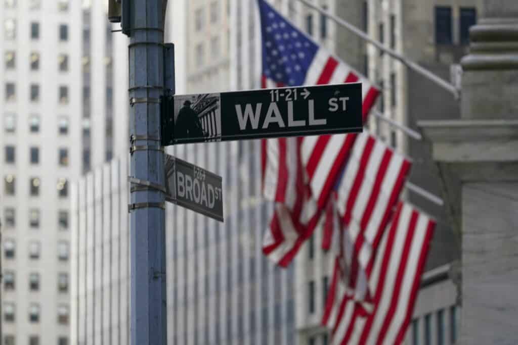 Pros and Cons of Investing in US Stock Market