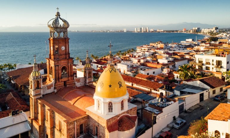 Best Places for Expats to Live in Mexico puerto vallarta