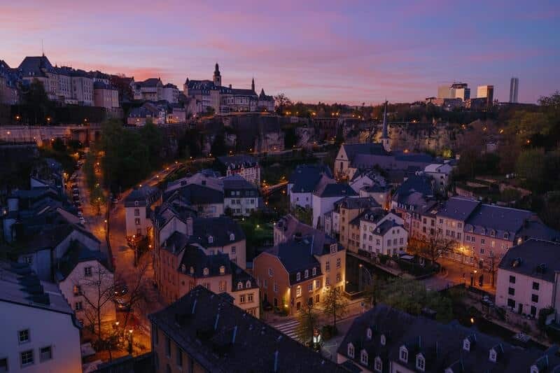 Discover how to invest in Luxembourg through various platforms. Photo by Cedric Letsch on Unsplash