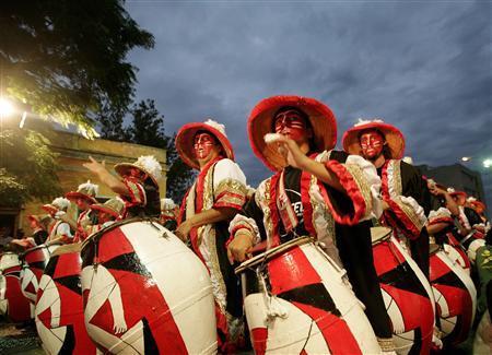 retire in uruguay carnival