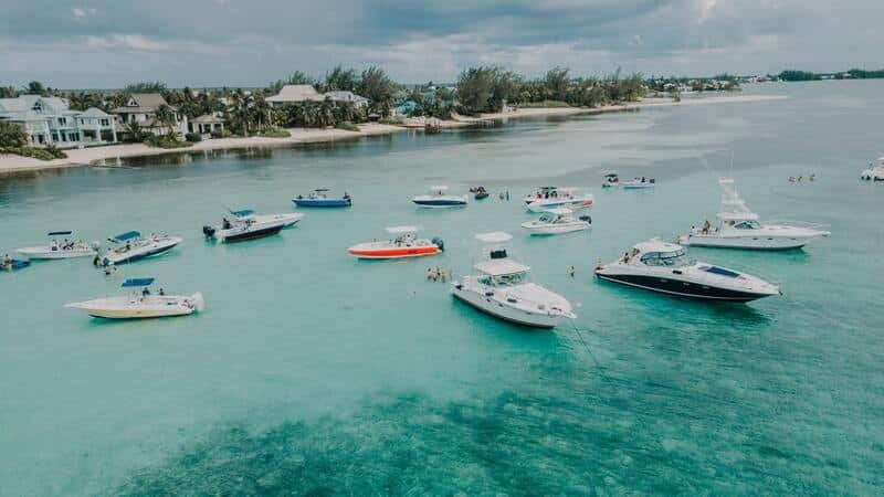 Moving to the Cayman Islands offers many advantages for those wanting to experience a relaxed high quality of life. Photo by Ronny Rondon on Unsplash 