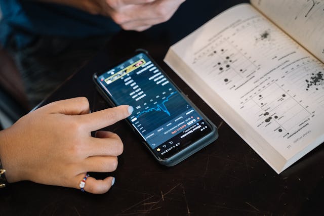 Best Investment Platforms for Expats