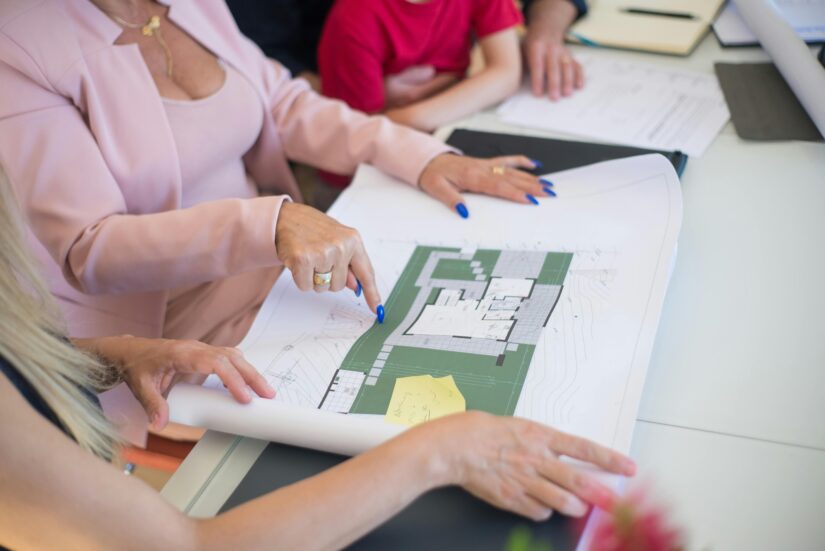 pitfalls of buying property in portugal - checking out property floor plan