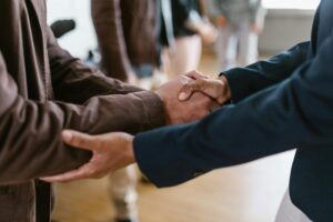 Disadvantages of a discretionary trust - shaking hands with trustee
