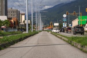 Foreigners are legally allowed to own real estate in Venezuela, including both residential and commercial property. There are no constitutional restrictions on foreign ownership. Foreigners are legally allowed to own real estate in Venezuela, including both residential and commercial property. There are no constitutional restrictions on foreign ownership.